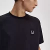 Avslappnad herr-T-shirt med tryck och lappar Avslappnad herr-T-shirt med tryck och lappar