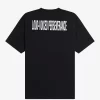 Avslappnad herr-T-shirt med tryck och lappar Avslappnad herr-T-shirt med tryck och lappar