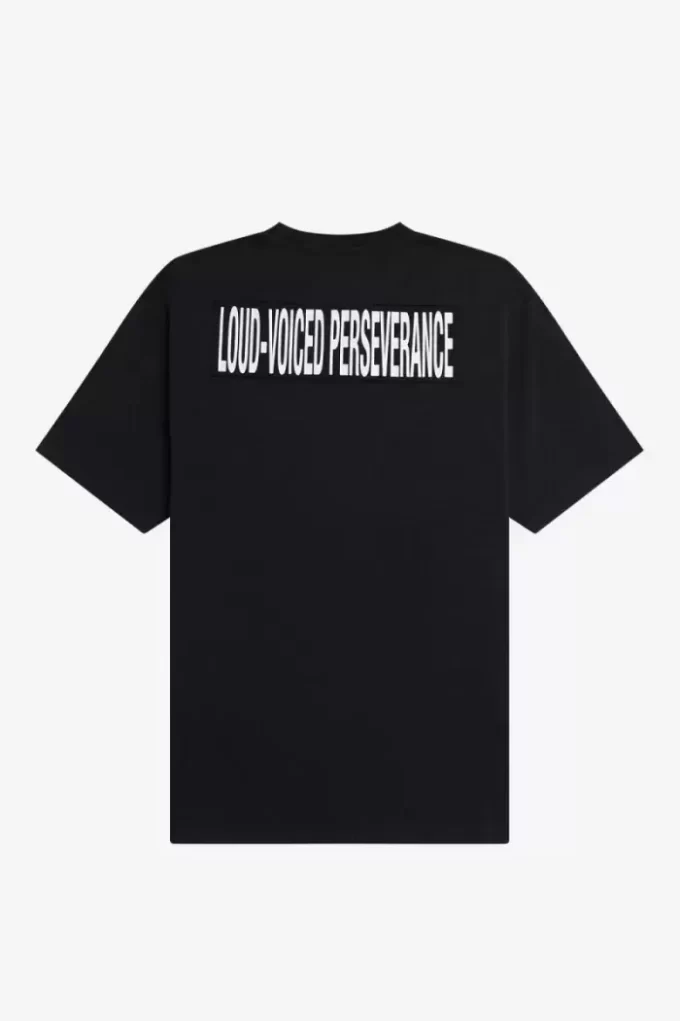 Avslappnad herr-T-shirt med tryck och lappar Avslappnad herr-T-shirt med tryck och lappar
