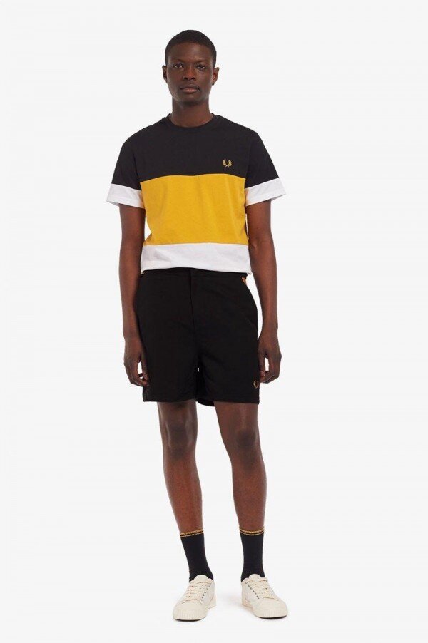 Badshorts med kontrastpaneler Badshorts med kontrastpaneler