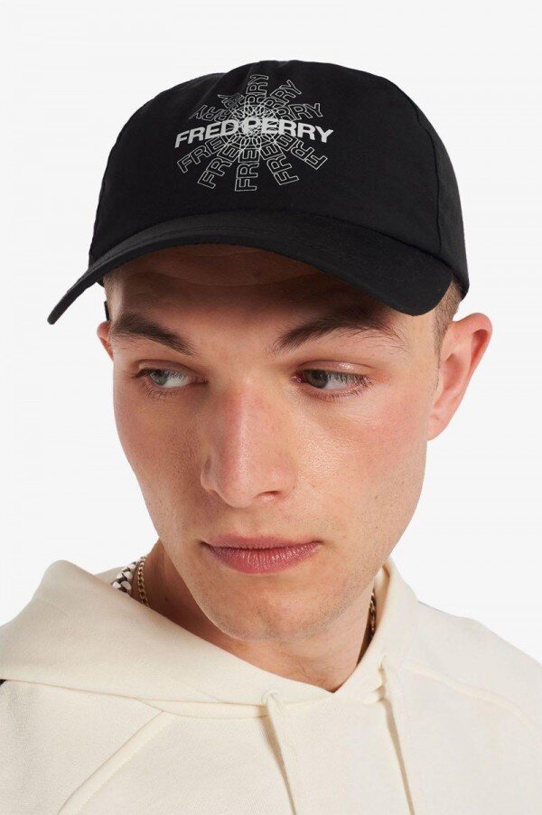 Fred Perry hattar med grafiskt tryck Fred Perry hattar med grafiskt tryck
