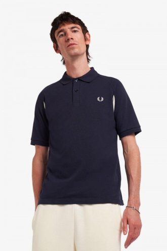 fred perry m3843 piktrjor 1 330x496 - Fred Perry M3843 pik&eacute;tr&ouml;jor
