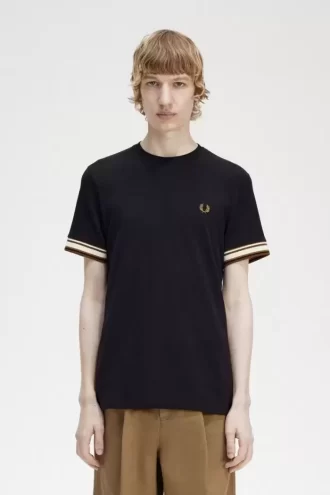 Herr-T-shirt med djärv spets i piké Herr-T-shirt med djärv spets i piké