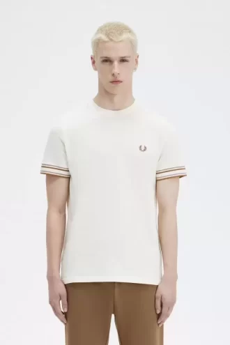 Herr-T-shirt med djärv spets i piké Herr-T-shirt med djärv spets i piké