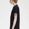 Herr-T-shirt med djärv spets i piké Herr-T-shirt med djärv spets i piké