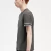 Herr-T-shirt med djärv spets i piké Herr-T-shirt med djärv spets i piké