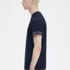 Herr-T-shirt med djärv spets i piké Herr-T-shirt med djärv spets i piké