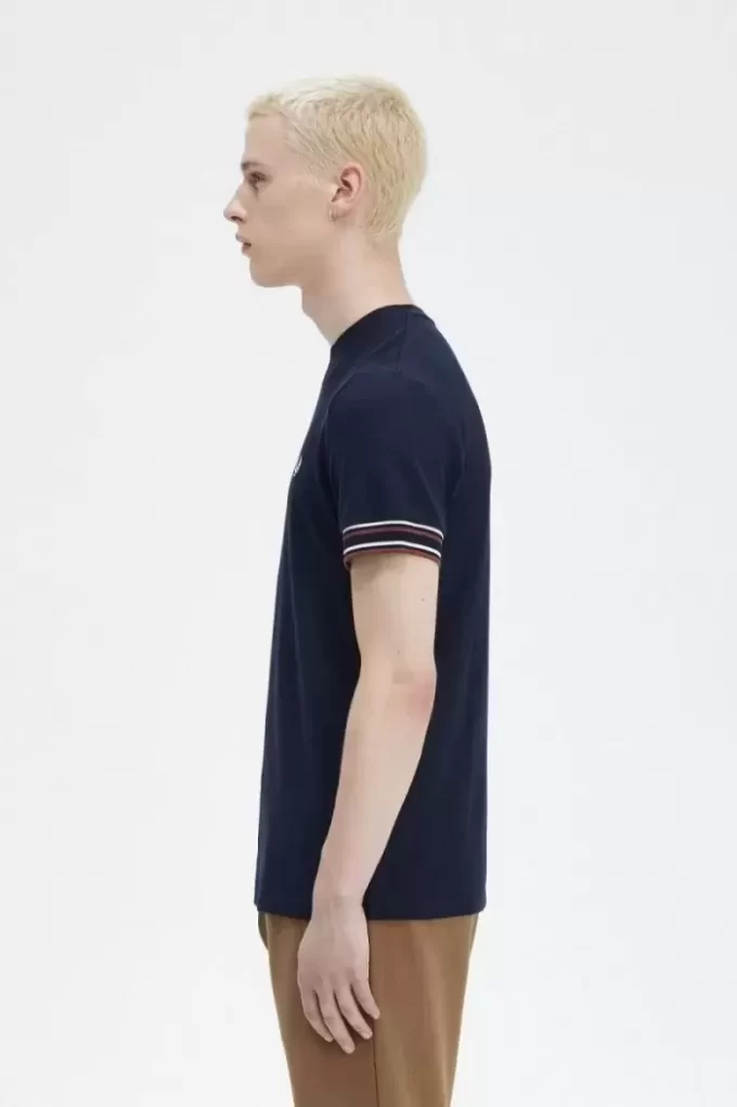 Herr-T-shirt med djärv spets i piké Herr-T-shirt med djärv spets i piké