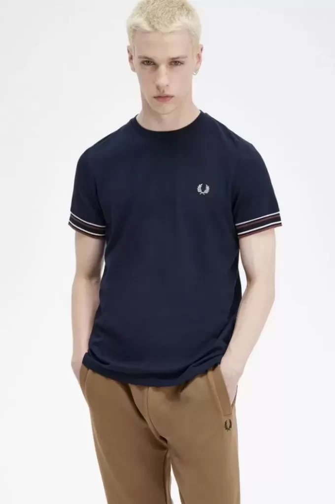 Herr-T-shirt med djärv spets i piké Herr-T-shirt med djärv spets i piké