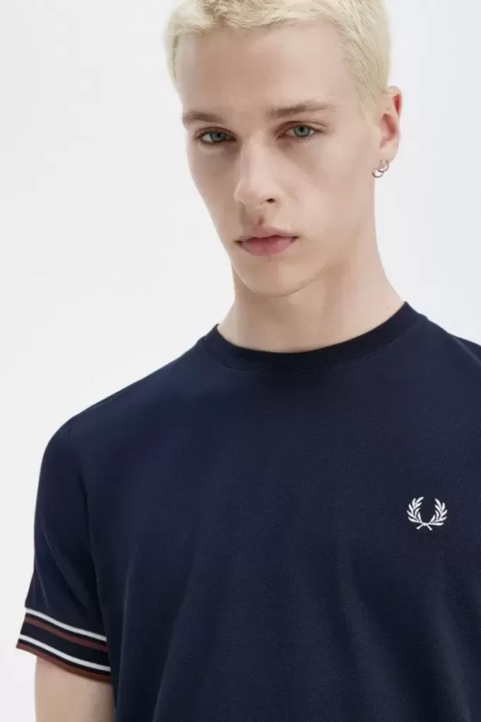Herr-T-shirt med djärv spets i piké Herr-T-shirt med djärv spets i piké