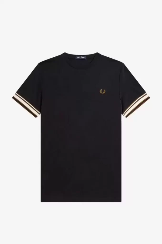 Herr-T-shirt med djärv spets i piké Herr-T-shirt med djärv spets i piké
