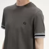 Herr-T-shirt med djärv spets i piké Herr-T-shirt med djärv spets i piké