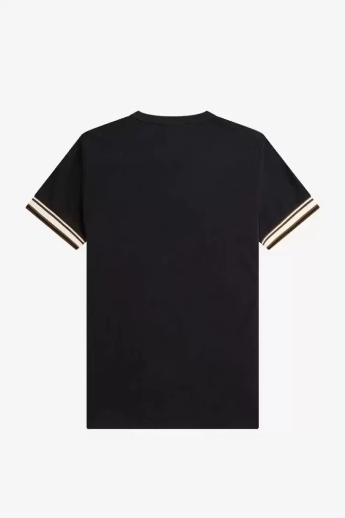 Herr-T-shirt med djärv spets i piké Herr-T-shirt med djärv spets i piké
