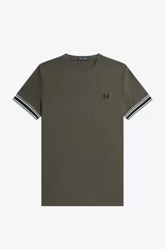 Herr-T-shirt med djärv spets i piké Herr-T-shirt med djärv spets i piké