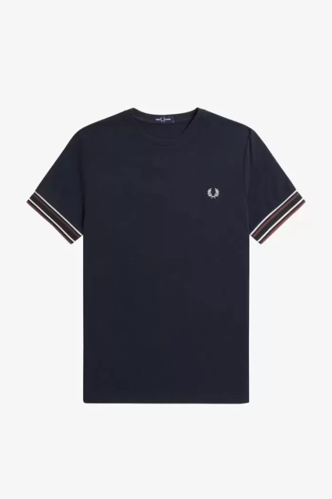Herr-T-shirt med djärv spets i piké Herr-T-shirt med djärv spets i piké