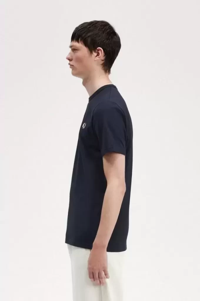 Herr-T-shirt med tejpdetalj Herr-T-shirt med tejpdetalj
