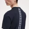Herr-T-shirt med tejpdetalj Herr-T-shirt med tejpdetalj