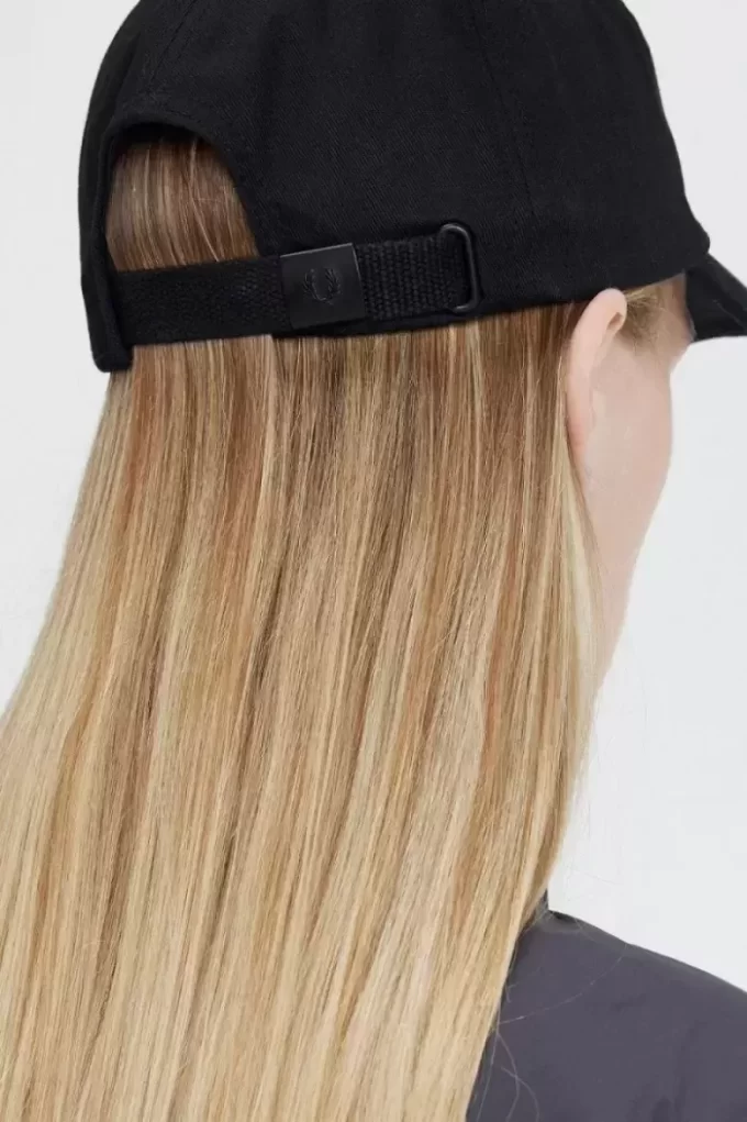 Herrkepsar med grafisk märkestryck i twill