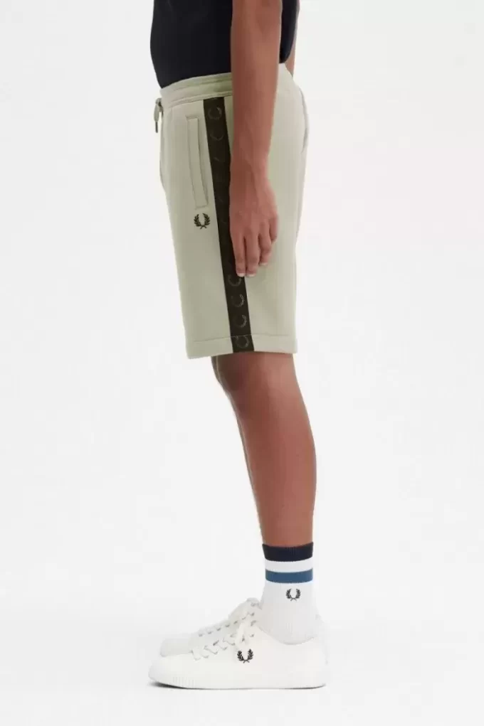 Herrshorts med präglad tejp Herrshorts med präglad tejp