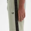 Herrshorts med präglad tejp Herrshorts med präglad tejp