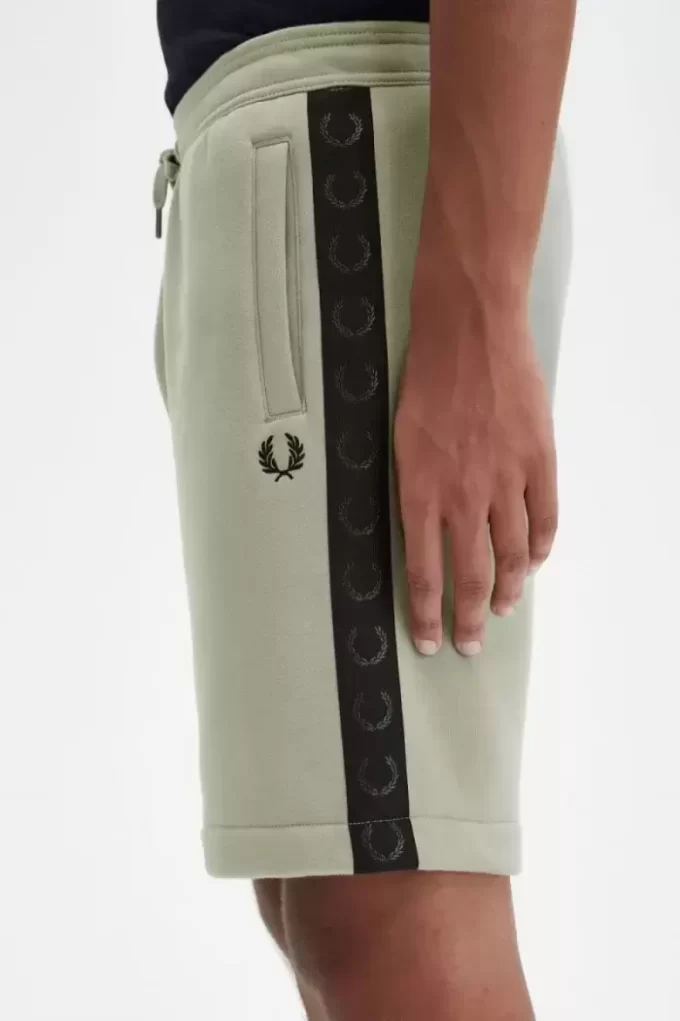 Herrshorts med präglad tejp Herrshorts med präglad tejp