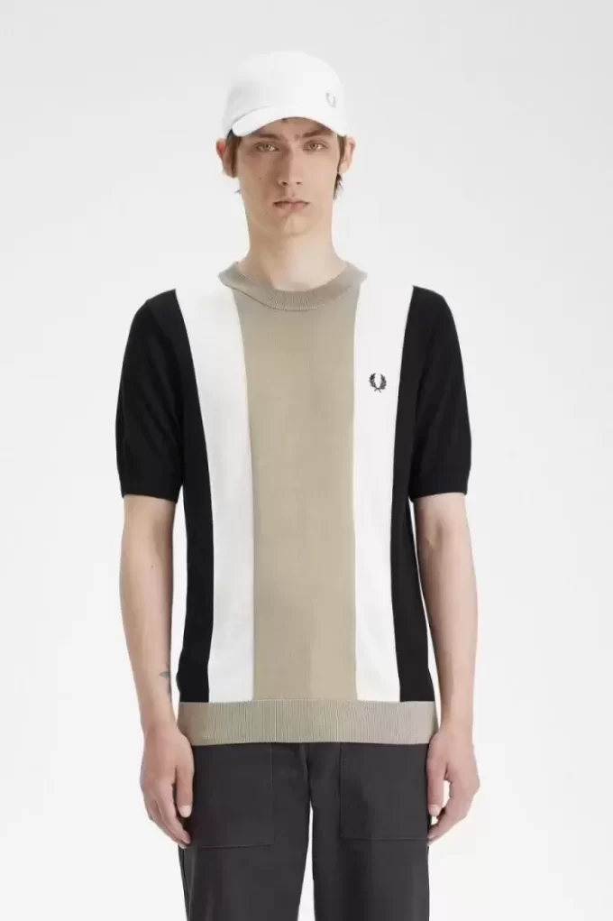 Randig finstickad herr-T-shirt Randig finstickad herr-T-shirt