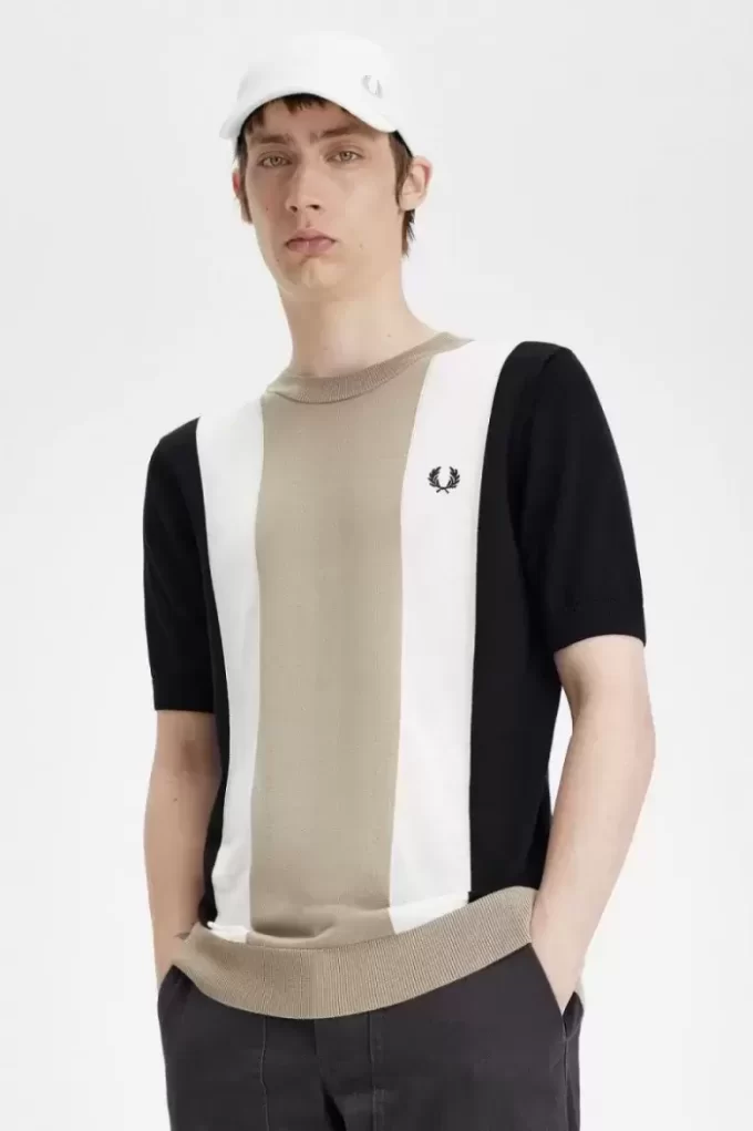 Randig finstickad herr-T-shirt Randig finstickad herr-T-shirt