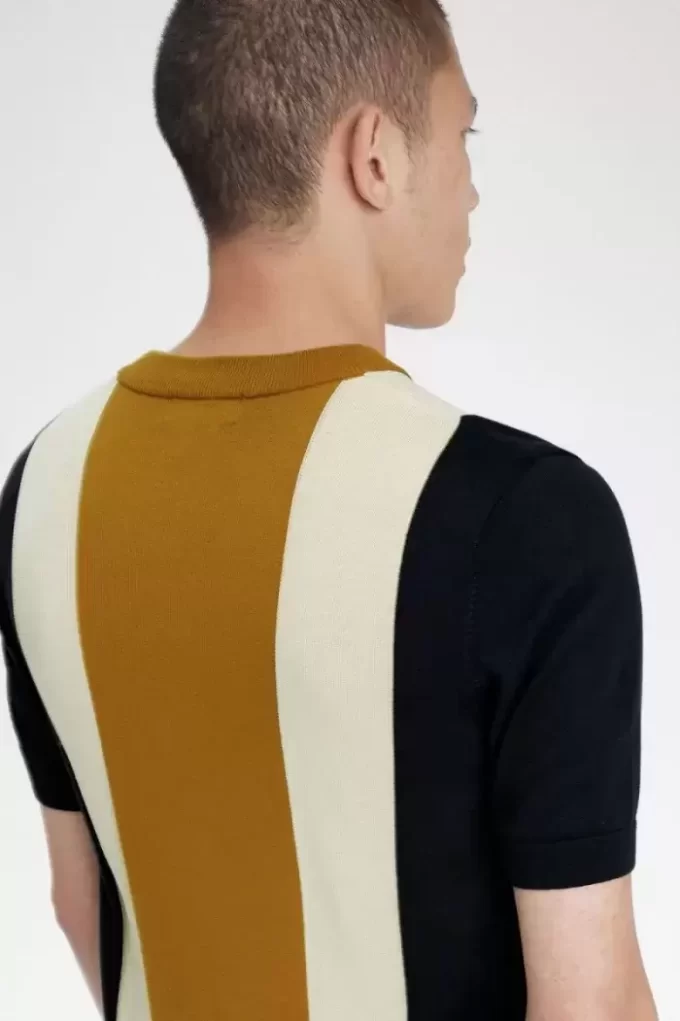 Randig finstickad herr-T-shirt Randig finstickad herr-T-shirt