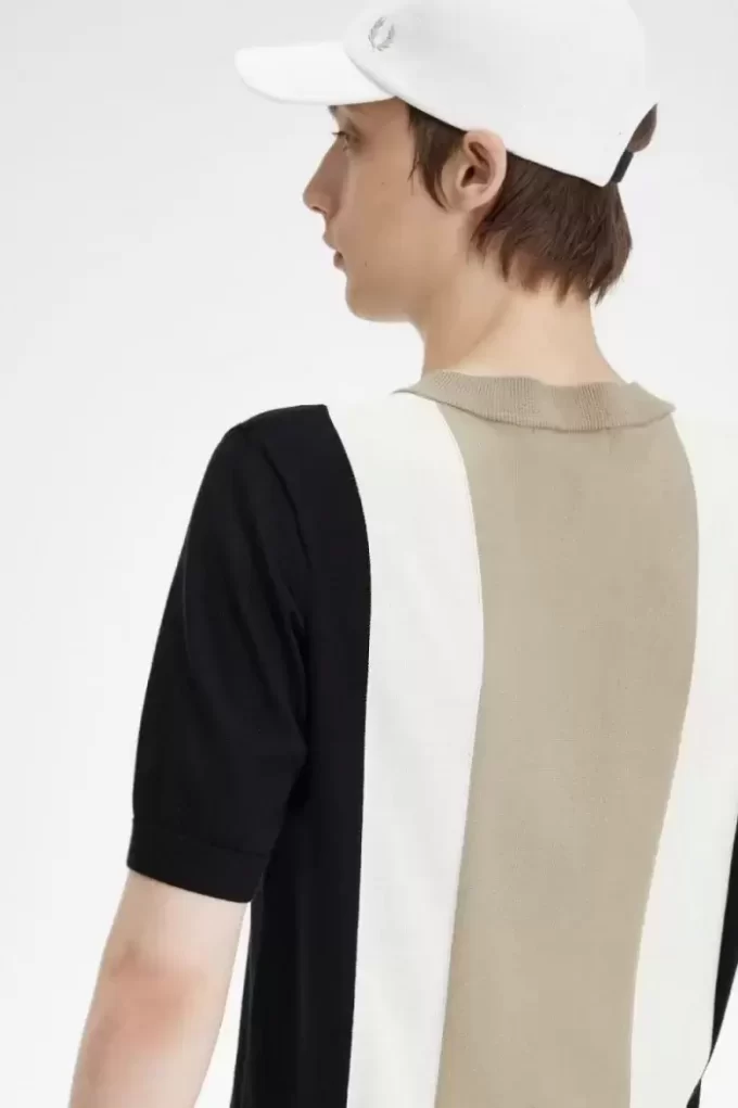 Randig finstickad herr-T-shirt Randig finstickad herr-T-shirt
