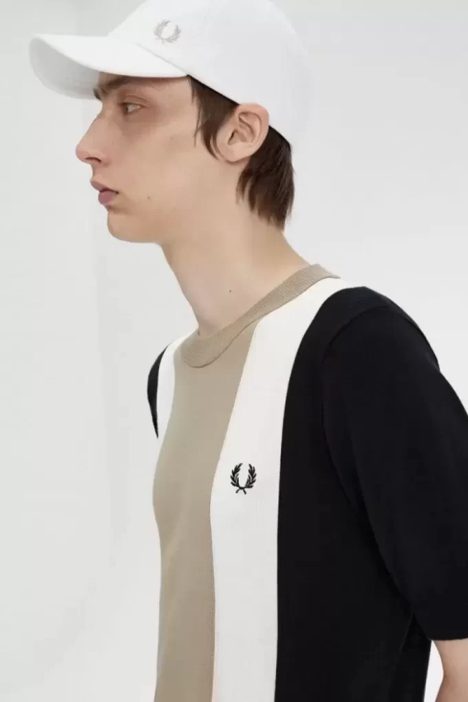 Randig finstickad herr-T-shirt Randig finstickad herr-T-shirt