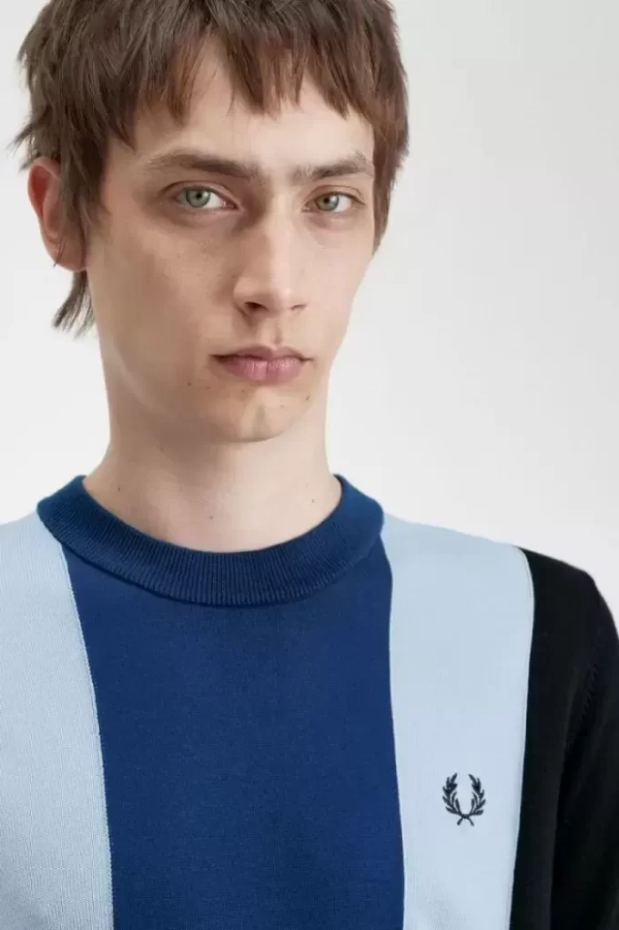 Randig finstickad herr-T-shirt Randig finstickad herr-T-shirt