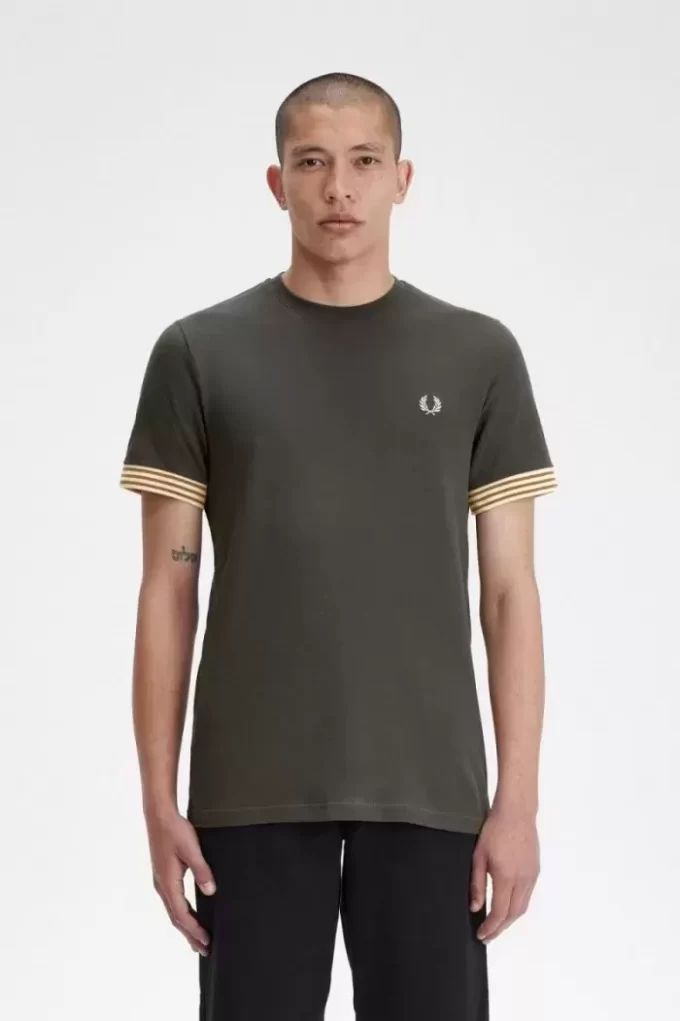 Randig manschett-t-shirt för män Randig manschett-t-shirt för män