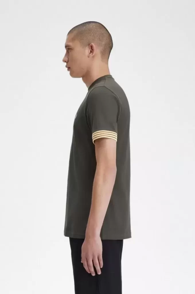 Randig manschett-t-shirt för män Randig manschett-t-shirt för män