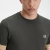 Randig manschett-t-shirt för män Randig manschett-t-shirt för män
