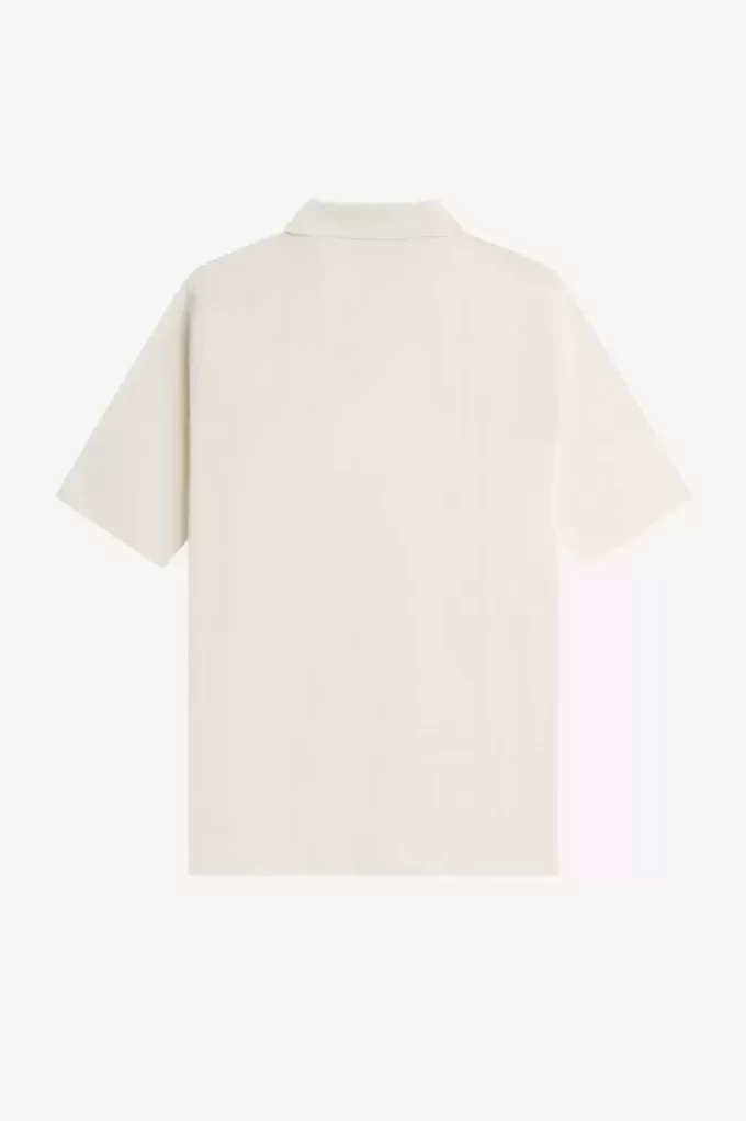 Stickad herrskjorta med knappar Stickad herrskjorta med knappar