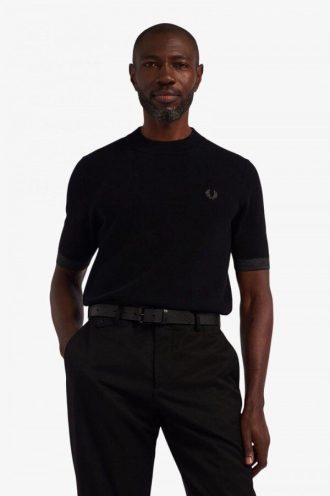 Stickade t-shirts med rymdfärgade detaljer