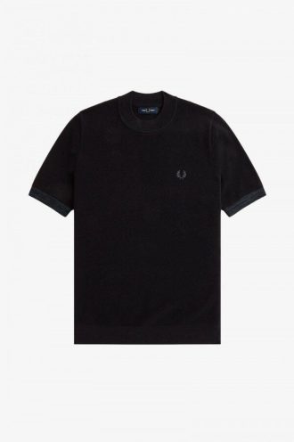 Stickade t-shirts med rymdfärgade detaljer