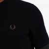 Stickade t-shirts med rymdfärgade detaljer Stickade t-shirts med rymdfärgade detaljer