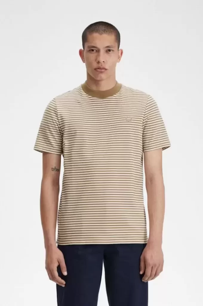 T-shirt med fina randig detaljer för män T-shirt med fina randig detaljer för män