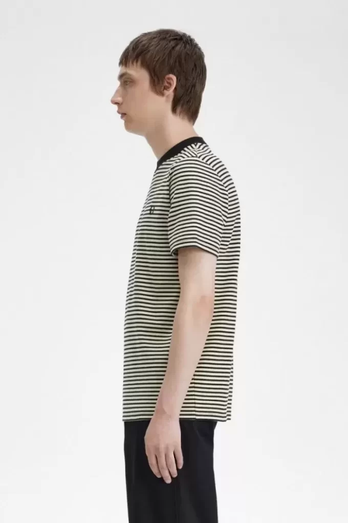 T-shirt med fina randig detaljer för män T-shirt med fina randig detaljer för män