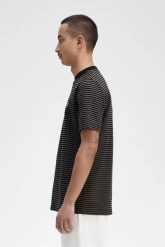T-shirt med fina randig detaljer för män