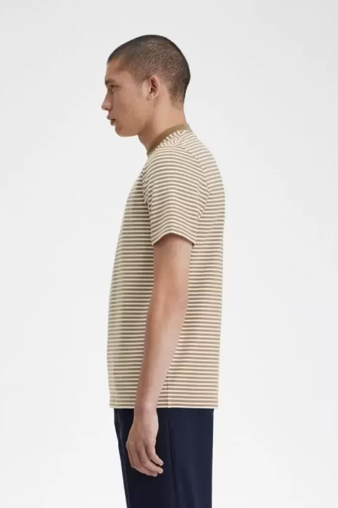 T-shirt med fina randig detaljer för män T-shirt med fina randig detaljer för män