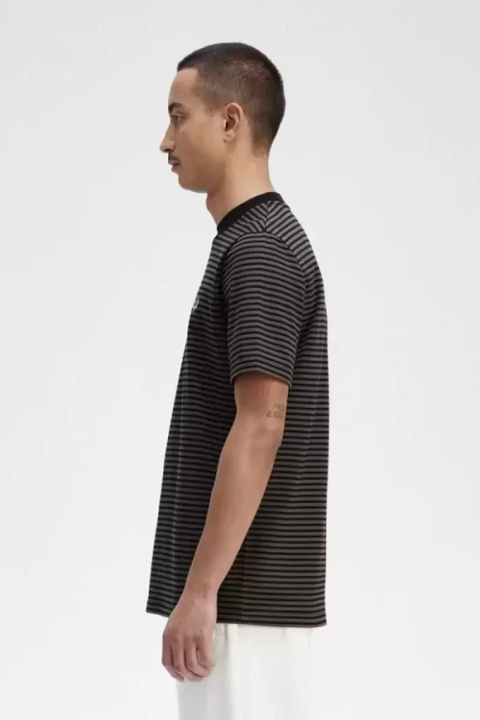 T-shirt med fina randig detaljer för män T-shirt med fina randig detaljer för män