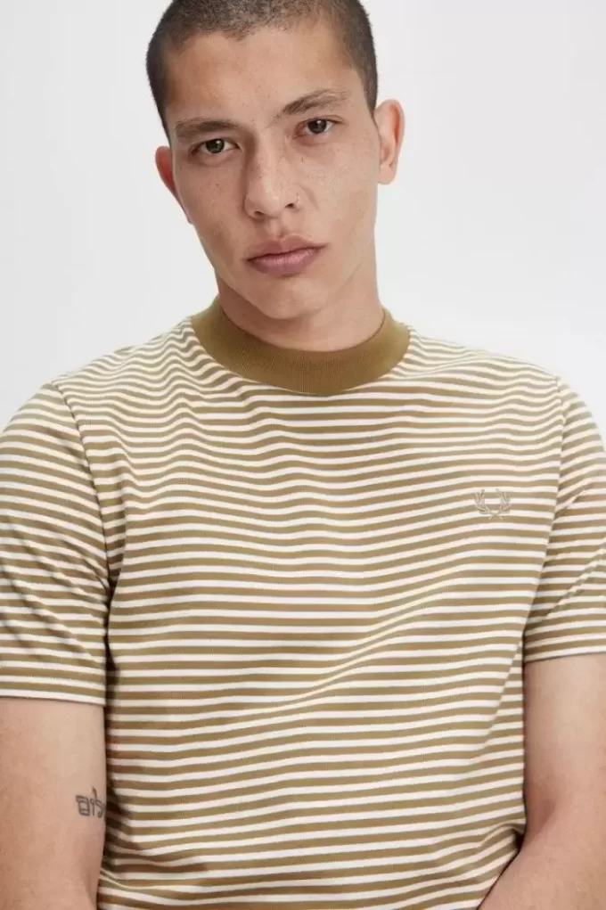 T-shirt med fina randig detaljer för män T-shirt med fina randig detaljer för män