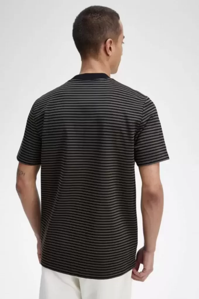 T-shirt med fina randig detaljer för män T-shirt med fina randig detaljer för män