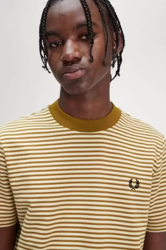 T-shirt med fina randig detaljer för män T-shirt med fina randig detaljer för män