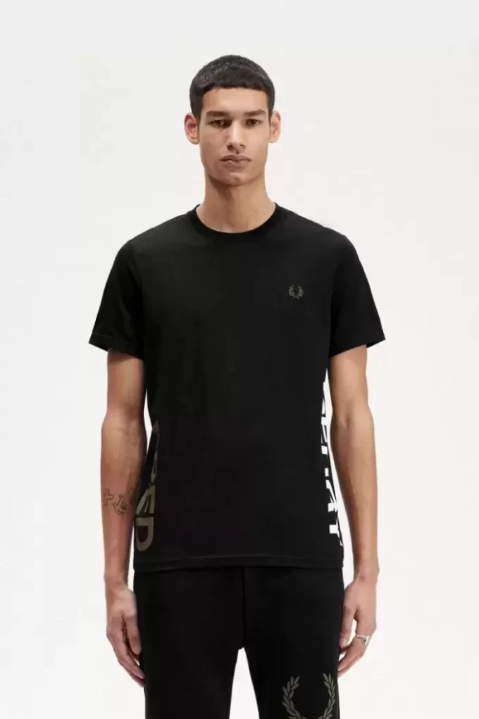 T-shirt med grafisk märkning för män T-shirt med grafisk märkning för män