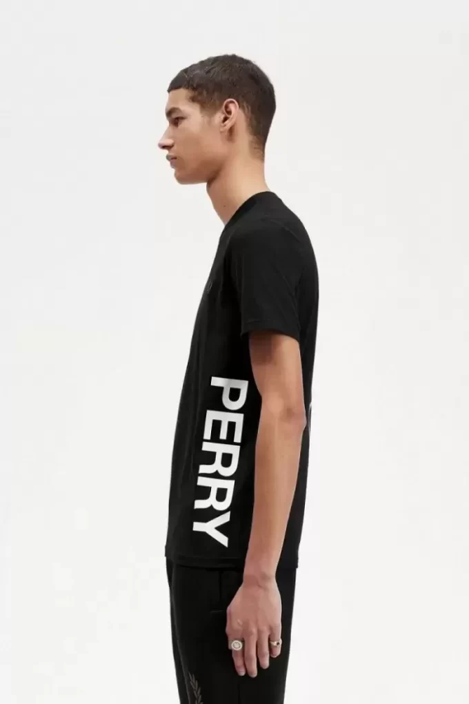 T-shirt med grafisk märkning för män T-shirt med grafisk märkning för män