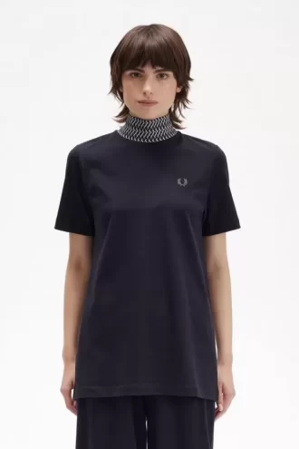 T-shirt med hög hals och jacquarddetaljer för kvinnor T-shirt med hög hals och jacquarddetaljer för kvinnor