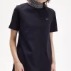 T-shirt med hög hals och jacquarddetaljer för kvinnor T-shirt med hög hals och jacquarddetaljer för kvinnor